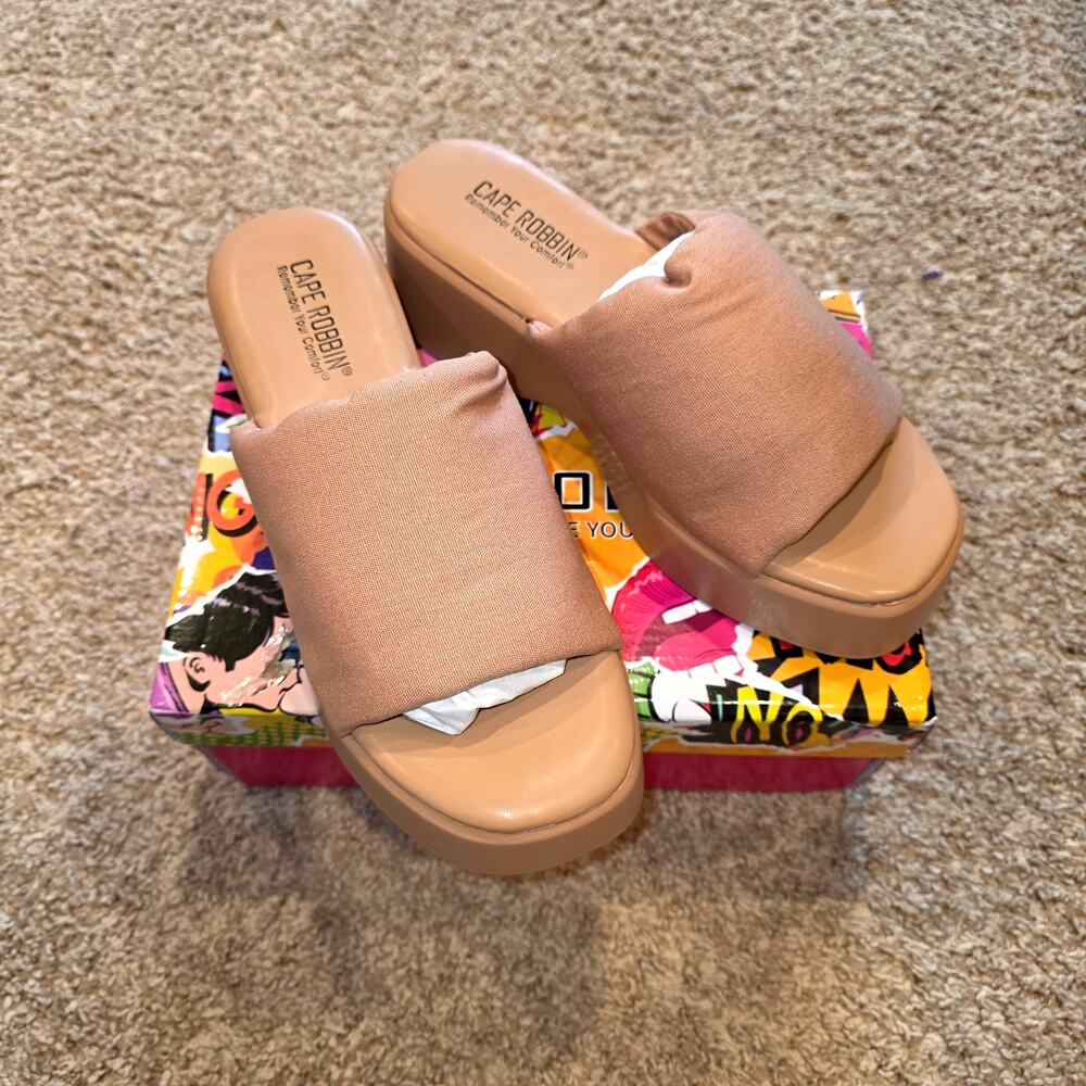 NIB Cape Robbin beige platform chunky slides sz 8